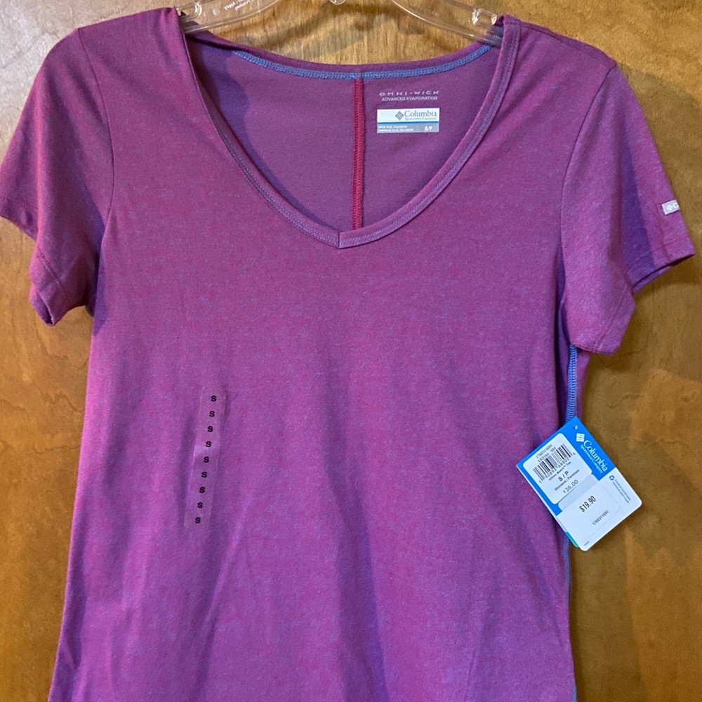 Columbia tee. Size Small. NWT